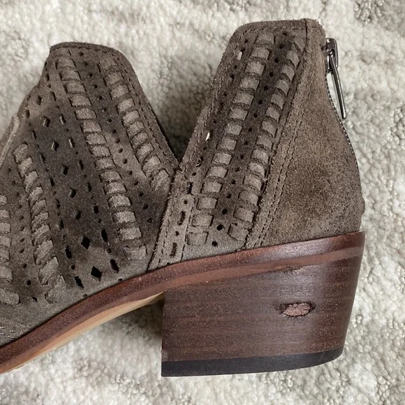 •Vince Camuto• Prasata Suede Ankle Boots - Picture 10 of 14